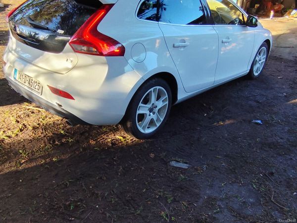 Volvo V40 Hatchback, Petrol, 2014, White