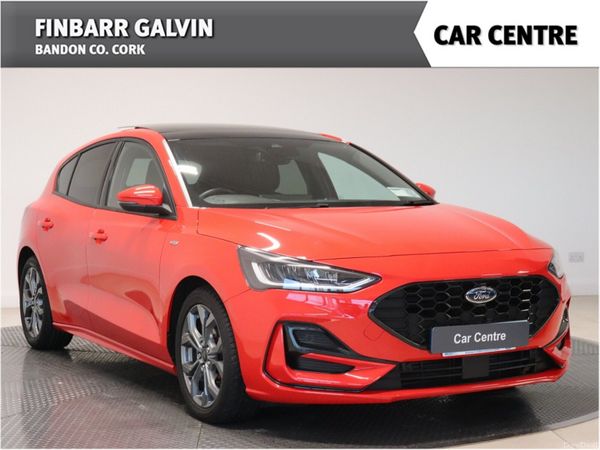 Ford Focus Hatchback, Petrol, 2023, Red