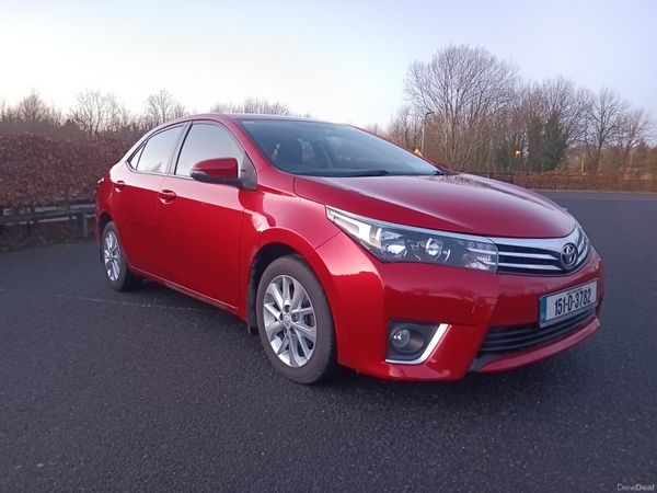 Toyota Corolla Saloon, Petrol, 2015, Red