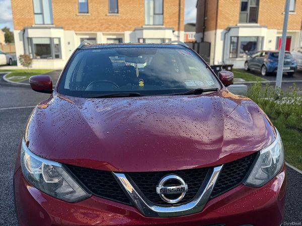 Nissan Qashqai SUV, Petrol, 2017, Red