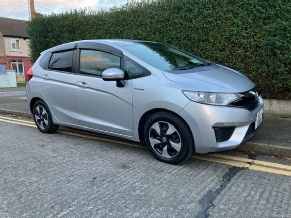Honda Fit Hatchback, Petrol Hybrid, 2015, Silver