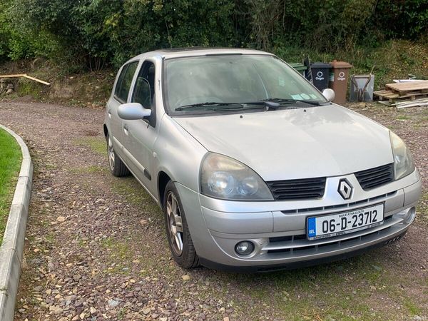 Renault Clio Hatchback, Petrol, 2006, Silver