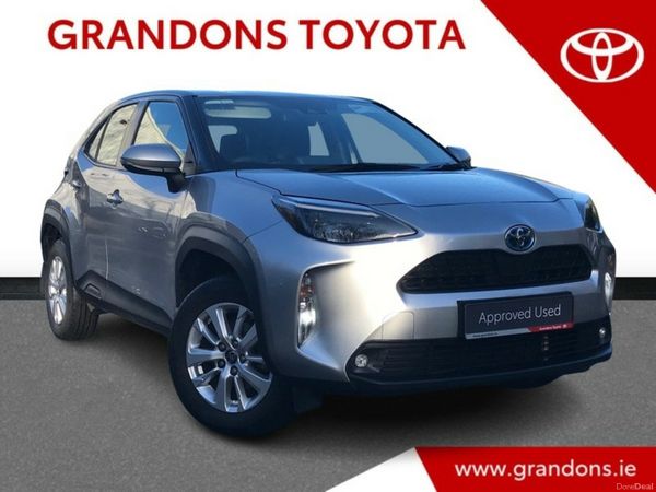 Toyota Yaris Cross Hatchback, Petrol Hybrid, 2023, Silver