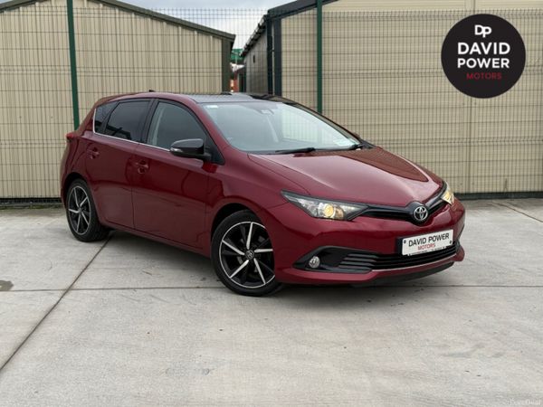 Toyota Auris Hatchback, Petrol, 2018, Red