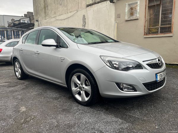Opel Astra MPV, Petrol, 2013, Silver