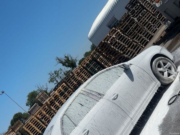 Volkswagen Jetta Saloon, Diesel, 2010, Silver