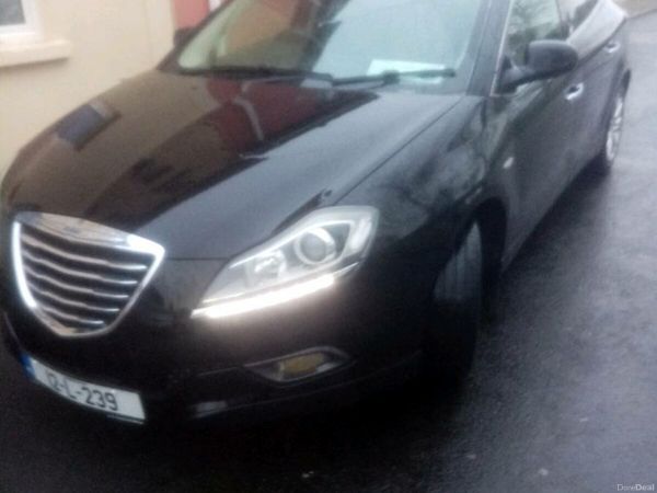 Chrysler Delta MPV, Diesel, 2012, Black