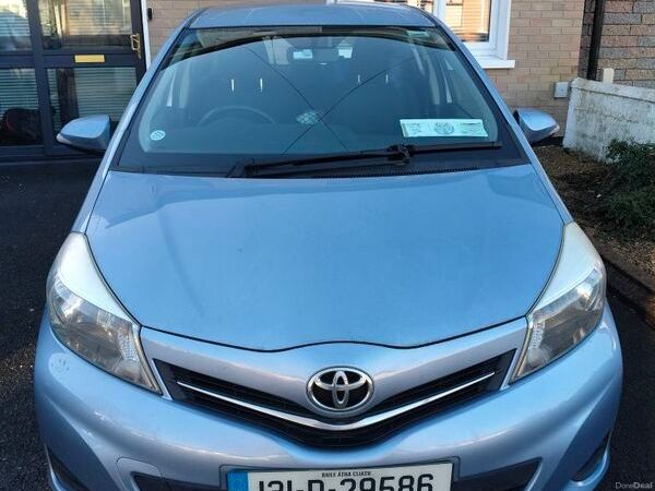 Toyota Yaris Hatchback, Petrol, 2013, Blue