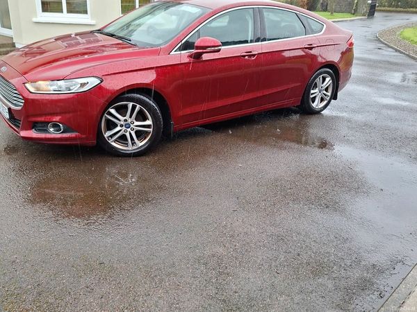 Ford Mondeo Hatchback, Diesel, 2016, Red
