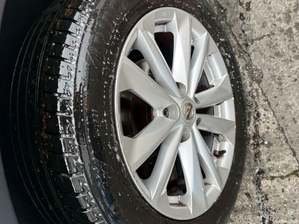 Nissan Qashqai Hatchback, Diesel, 2016, White