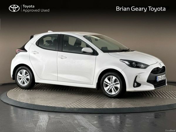 Toyota Yaris Hatchback, Petrol Hybrid, 2025, White