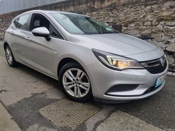 Vauxhall Astra Hatchback, Diesel, 2017, Silver