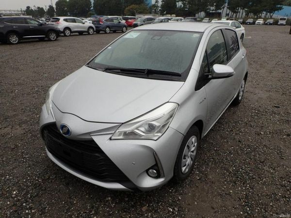 Toyota Yaris Hatchback, Petrol Hybrid, 2018, Silver