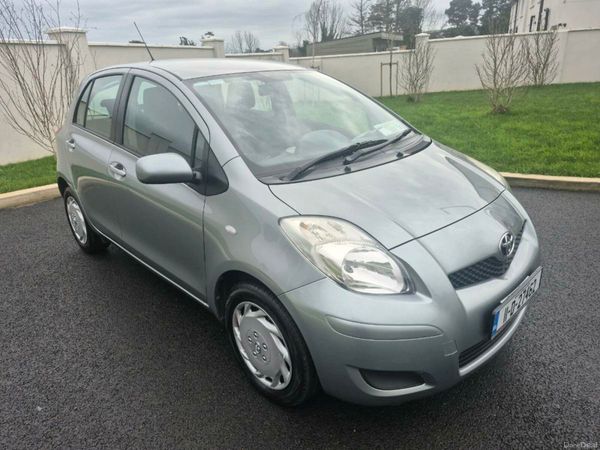 Toyota Yaris Hatchback, Petrol, 2011, Silver