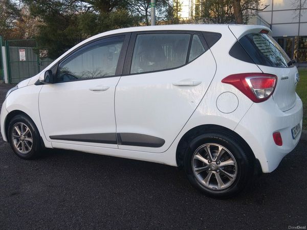 Hyundai i10 Hatchback, Petrol, 2016, White
