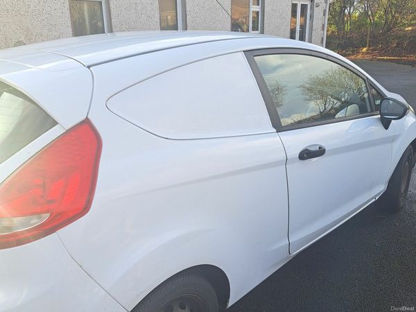 Ford Fiesta Hatchback, Diesel, 2012, White