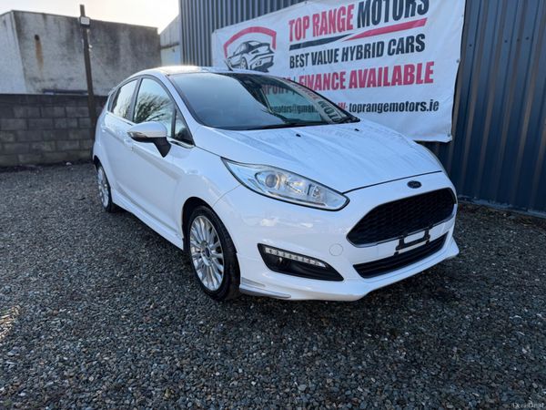 Ford Fiesta Hatchback, Petrol, 2015, White