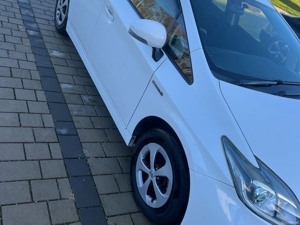 Toyota Prius Hatchback, Petrol Hybrid, 2016, White