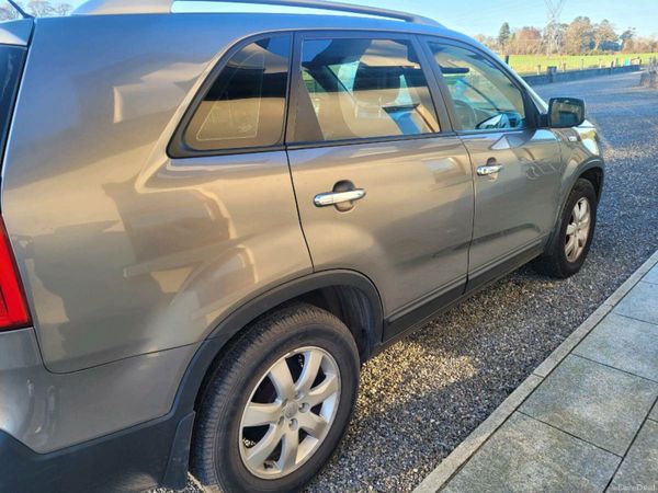 Kia Sorento SUV, Diesel, 2010, Silver