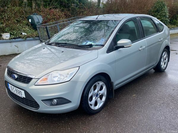 Ford Focus Hatchback, Diesel, 2010, Gold