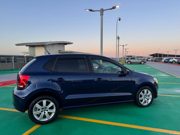 Volkswagen Polo Hatchback, Petrol, 2012, Blue
