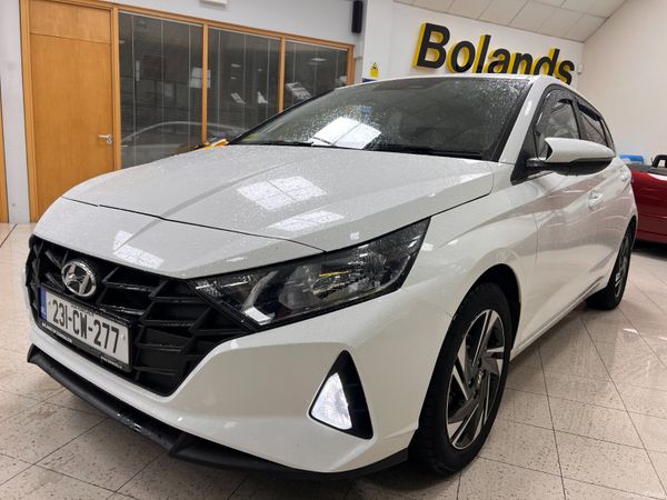 Hyundai i20 Hatchback, Petrol, 2023, White