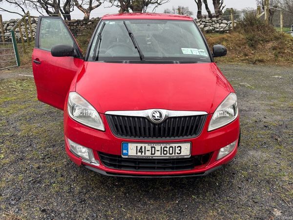 Skoda Fabia Hatchback, Petrol, 2014, Red