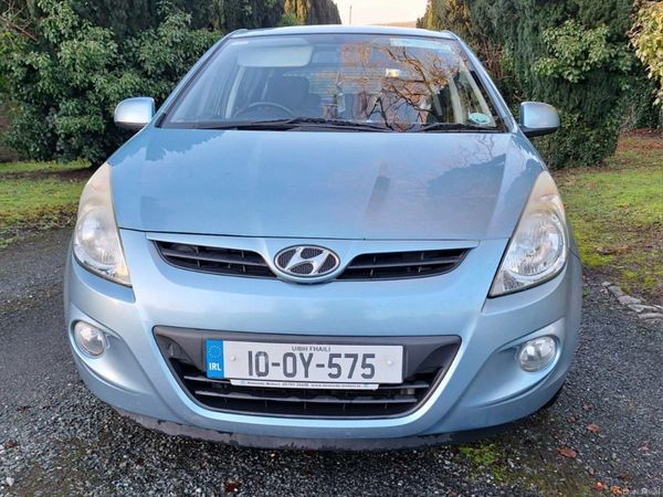 Hyundai i20 Hatchback, Petrol, 2010, Green