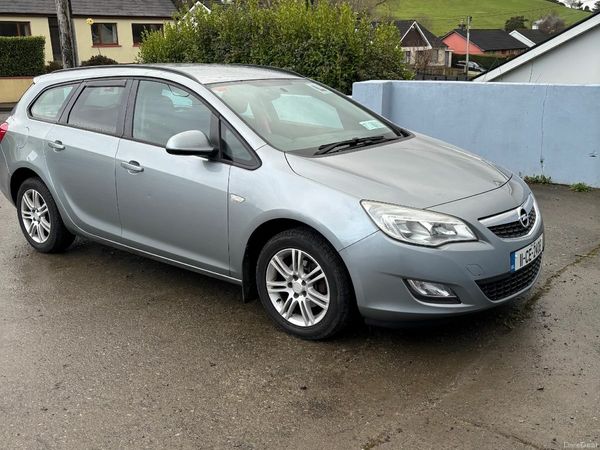 Opel Astra Estate, Petrol, 2011, Silver