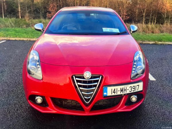 Alfa Romeo Giulietta Hatchback, Diesel, 2014, Red