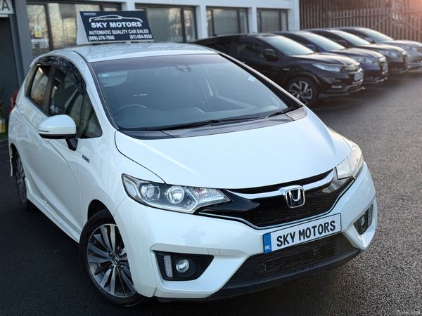 Honda Fit Hatchback, Petrol Hybrid, 2016, White