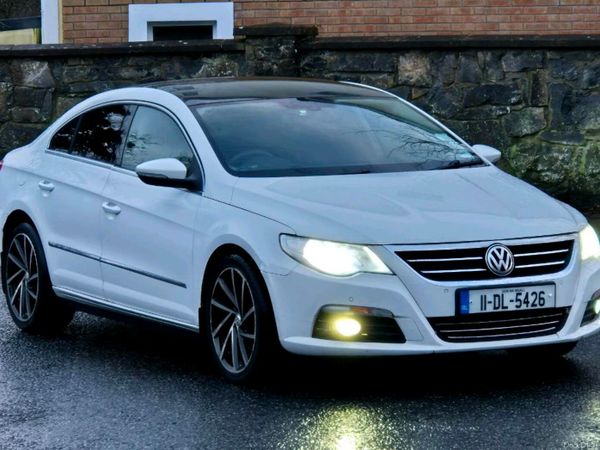 Volkswagen Passat Saloon, Diesel, 2011, White