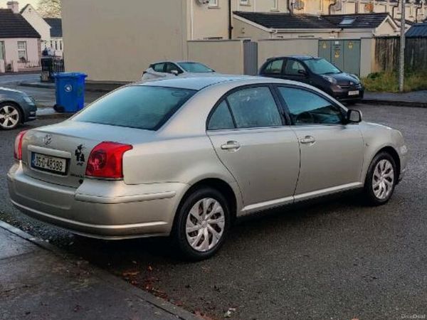 Toyota Avensis Saloon, Petrol, 2005, Silver