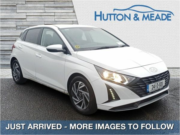 Hyundai i20 Hatchback, Petrol, 2024, White