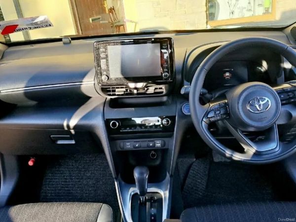 Toyota Yaris Cross Estate, Petrol Hybrid, 2023, Black