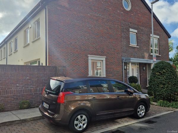 Peugeot 5008 MPV, Petrol, 2015, Brown