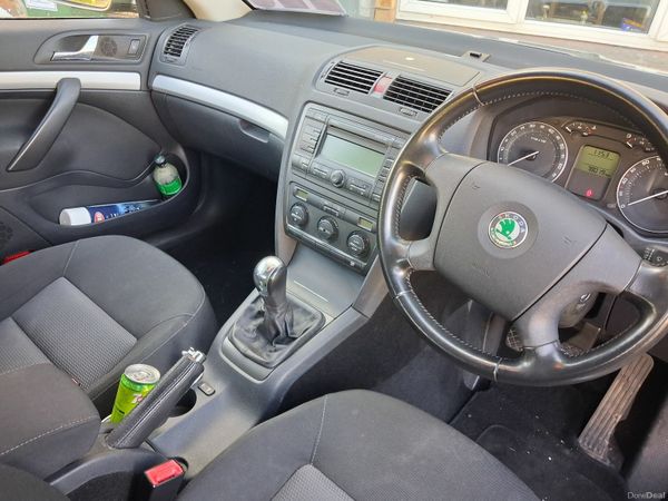 Skoda Octavia Hatchback, Petrol, 2008, Beige