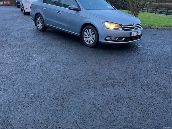 Volkswagen Passat Saloon, Diesel, 2011, Grey