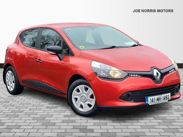 Renault Clio Hatchback, Petrol, 2014, Red