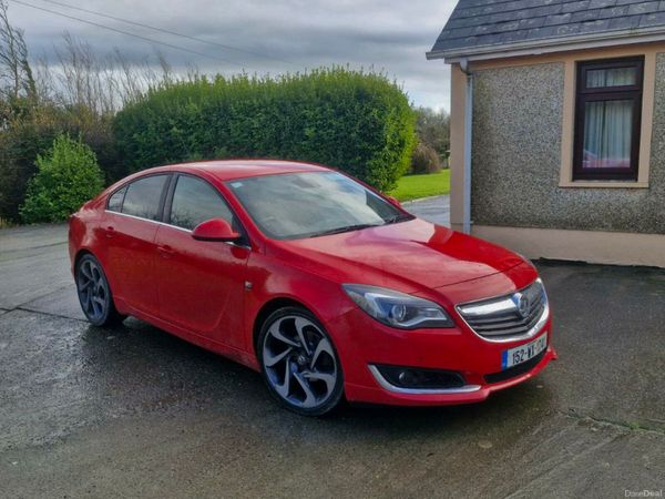 Vauxhall Insignia Hatchback, Diesel, 2015, Red