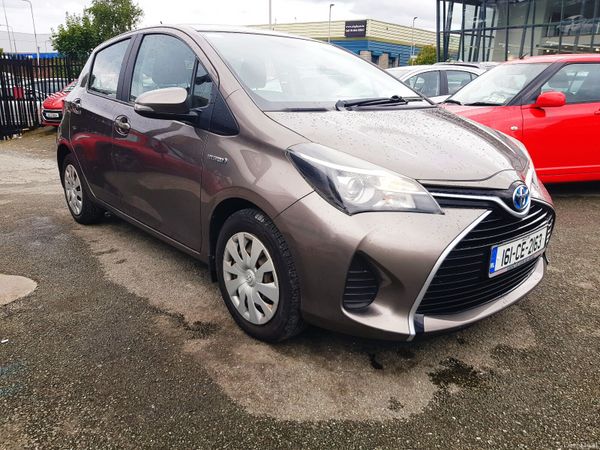 Toyota Yaris Hatchback, Petrol Hybrid, 2016, Grey