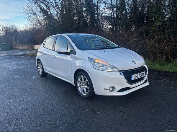 Peugeot 208 Hatchback, Petrol, 2013, White