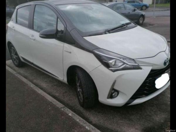 Toyota Yaris MPV, Petrol Hybrid, 2020, White