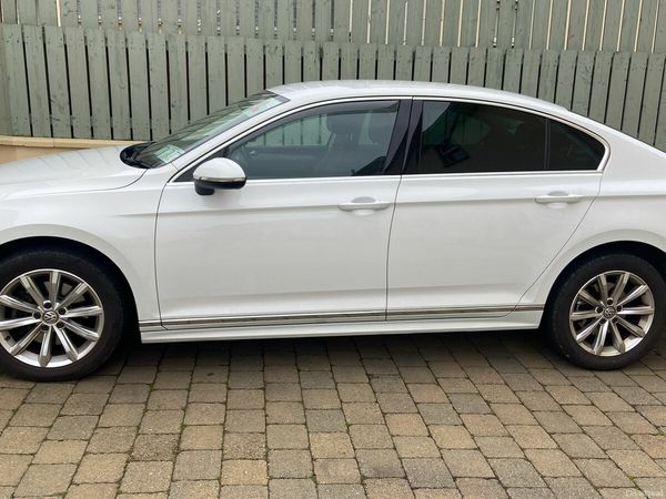 Volkswagen Passat Saloon, Diesel, 2017, White