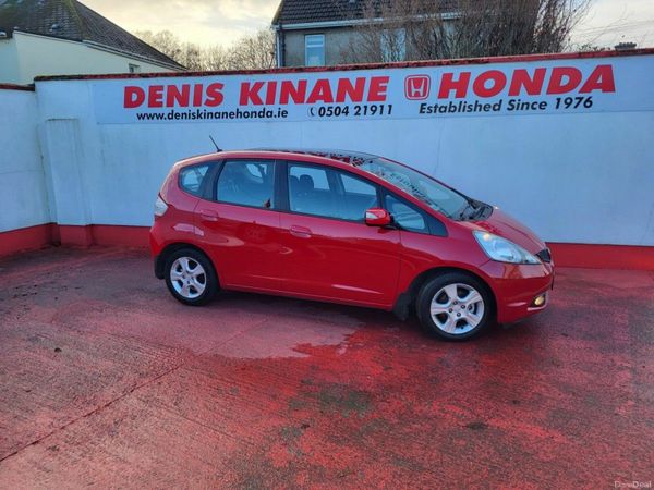 Honda Jazz Hatchback, Petrol, 2010, Red