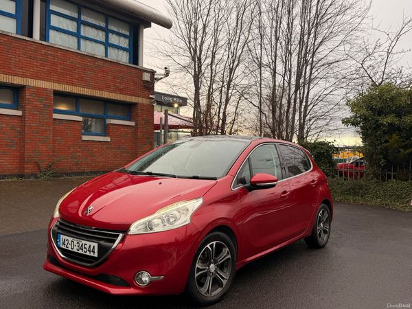 Peugeot 208 Hatchback, Petrol, 2014, Red