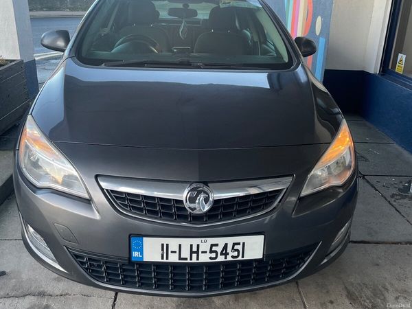 Vauxhall Astra Hatchback, Petrol, 2011, Grey