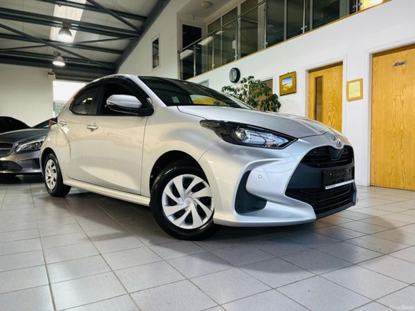 Toyota Yaris Hatchback, Petrol, 2022, Silver