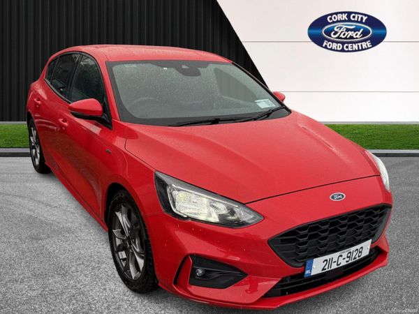 Ford Focus Hatchback, Diesel, 2021, Red
