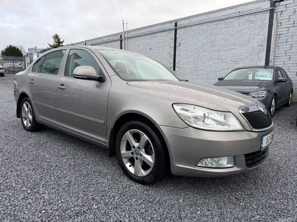 Skoda Octavia Saloon, Diesel, 2011, Beige